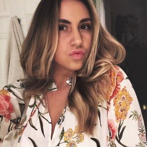 Meet your Posher, Carey